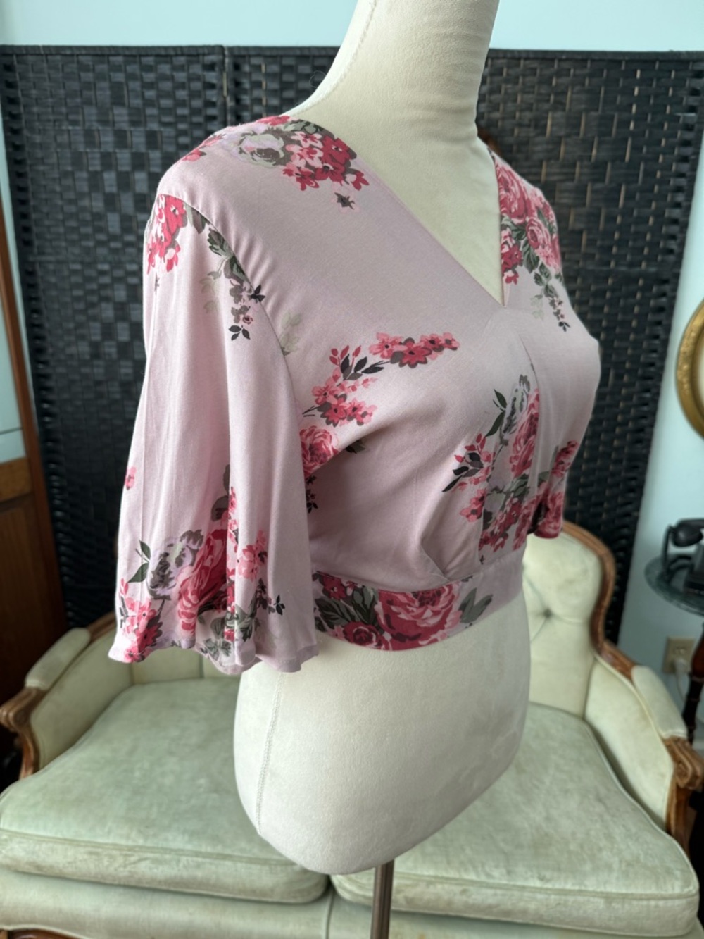 🌸 Nwot Polly and Esther Rose Floral Wrap CropTop Tie Waist Bell Sleeve Blouse L - Picture 6 of 11
